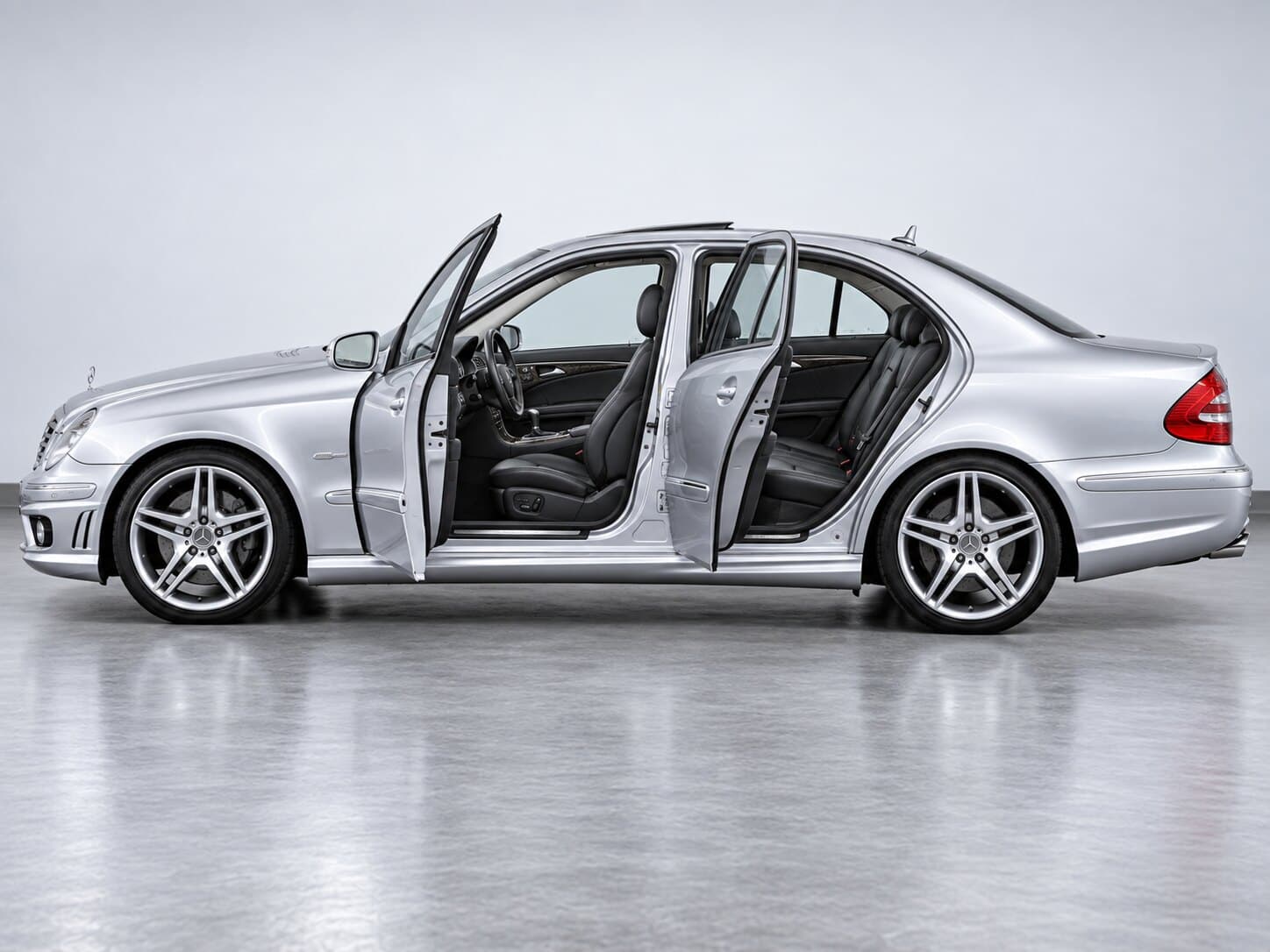 Mercedes-Benz E 200 Kompressor AMG-Styling | Automatik | Leder | Navi | Schiebedach – Bild 9
