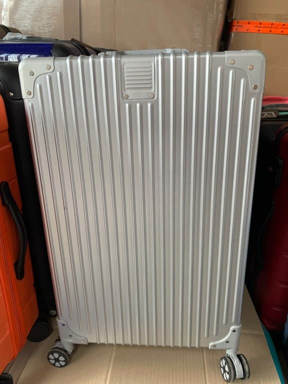 Hartschalen-Koffer Trolley silber-Aluminium-Optik 4-Rad mit Metall-Eckschützern (Reisekoffer) – Bild 1