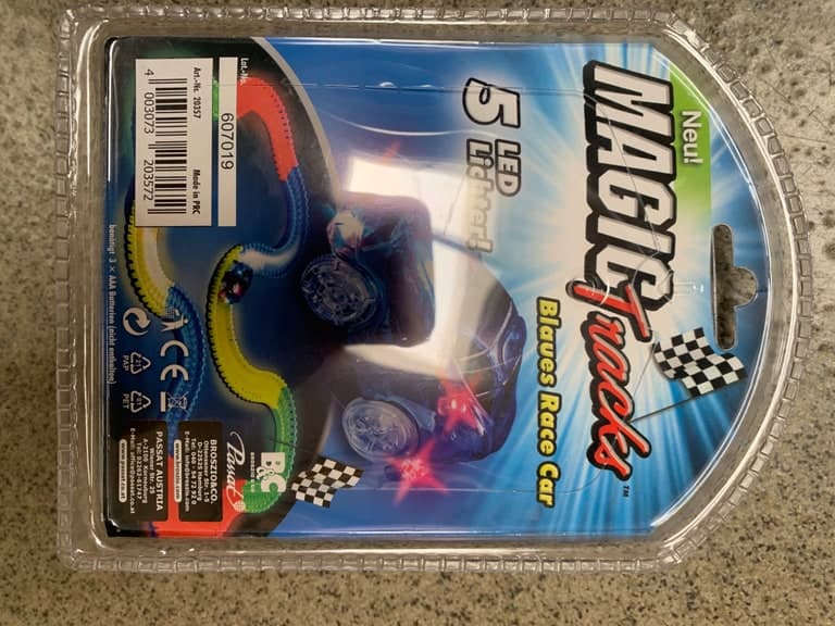 Magic Tracks Blaues Race Car mit 5 LED-Lichtern (Brigsto&Co Art. 20357, Charge 607019) – Bild 2