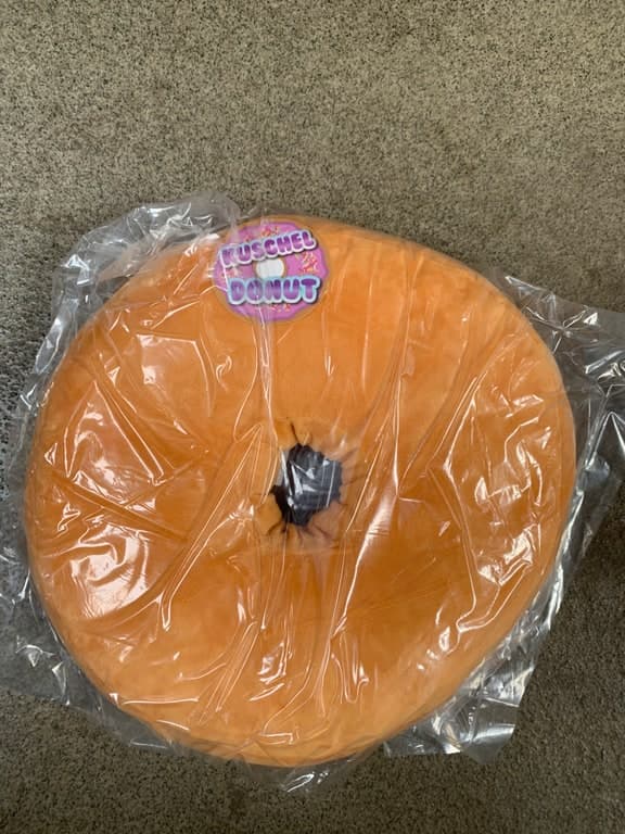 Kuschel-Donut XXL Plüschkissen – Orange (Donut-Form) – Bild 1